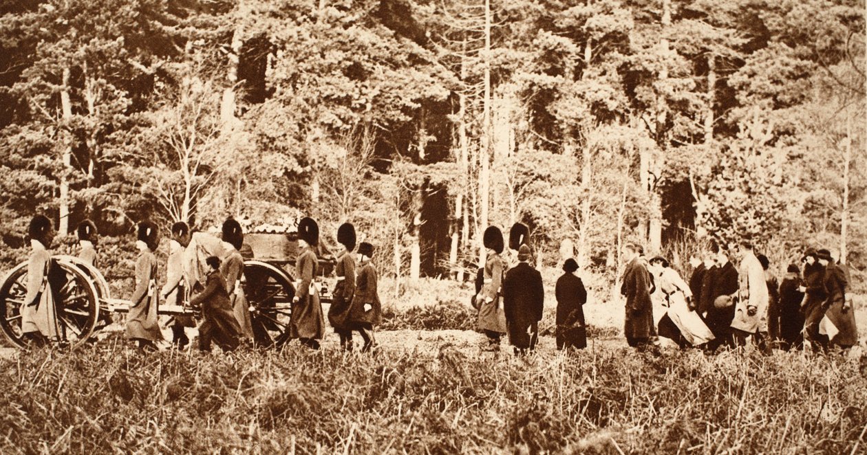 König Georges Trauerzug in Sandringham, durch die Wälder, die er liebte, 1936 von English Photographer