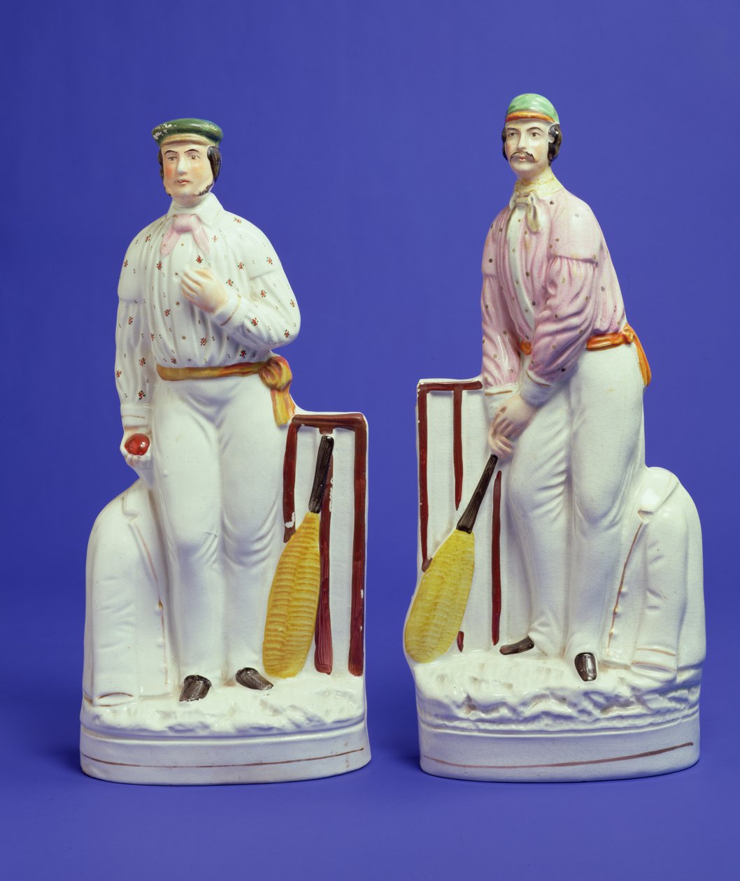 Paar Staffordshire-Keramik-Kricketspieler, die angeblich George Parr und Julius Caesar darstellen von English School