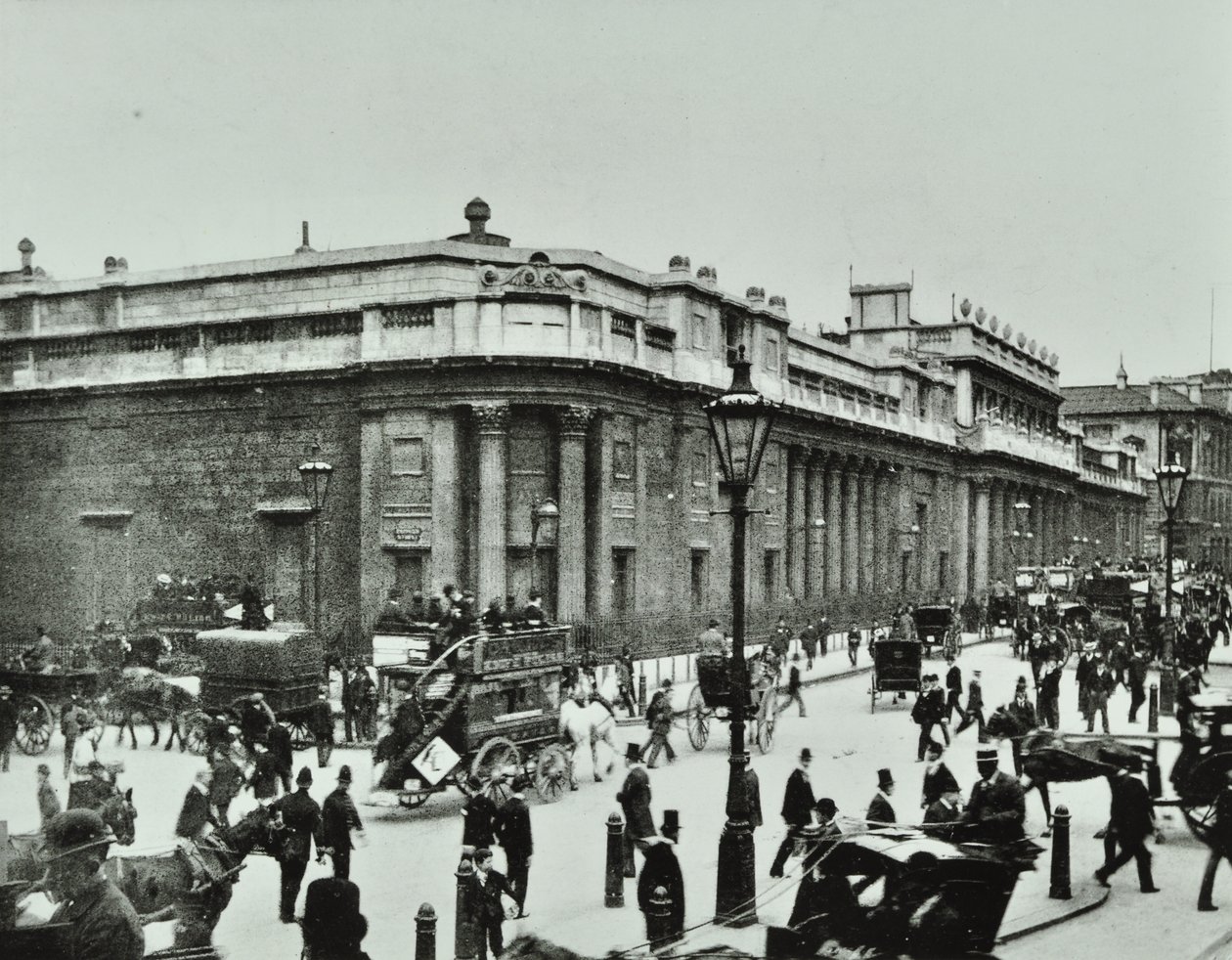 Bank of England, Threadneedle Street, City of London, 1890 von English Photographer