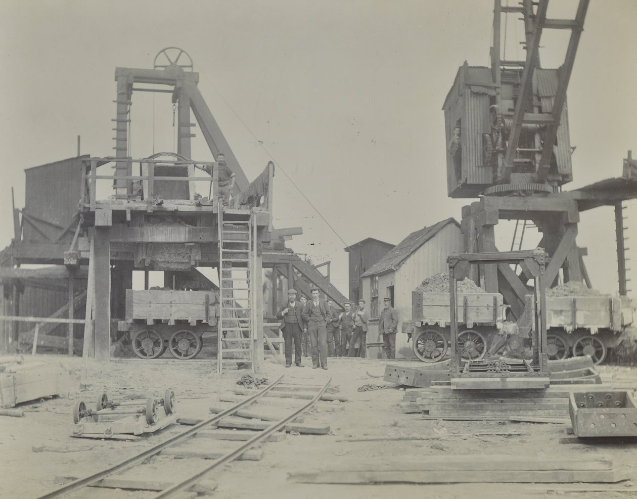 Blackwall Tunnel: Schacht und Arbeiter während des Tunnelbaus, 1893 von English Photographer