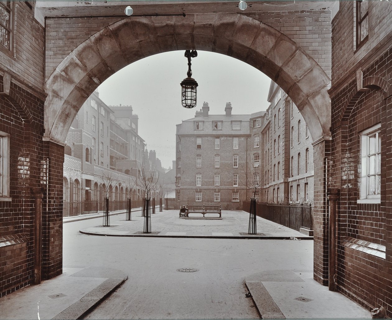 Bourne Estate: Kirkeby Buildings, London von English Photographer