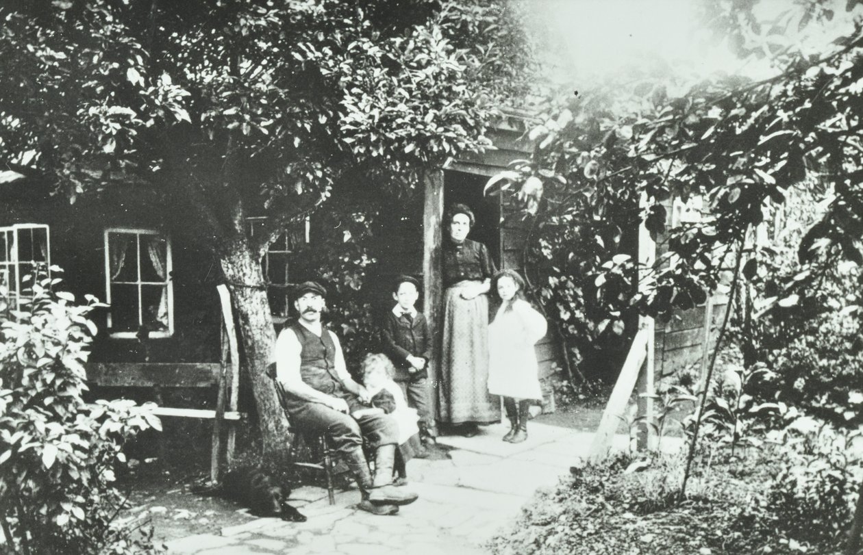 Elder Road: Rose Cottage, 1890 von English Photographer