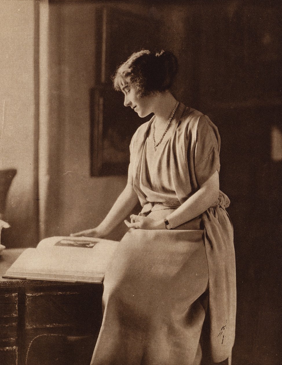 Lady Elizabeth Bowes-Lyon, zukünftige Königin von König George VI von English Photographer