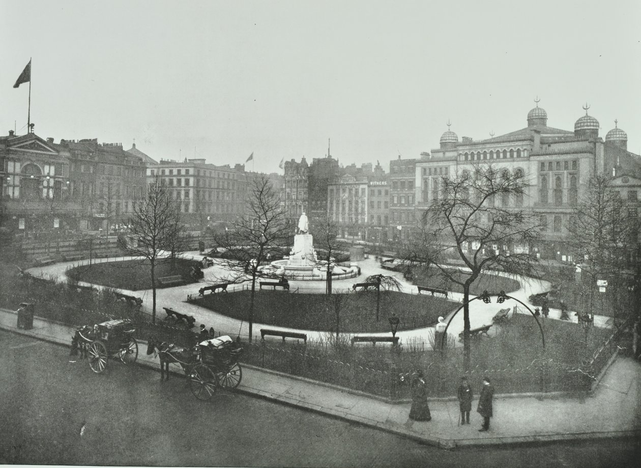 Leicester Square, Westminster LB: Blick nach Nordosten, 1896 von English Photographer