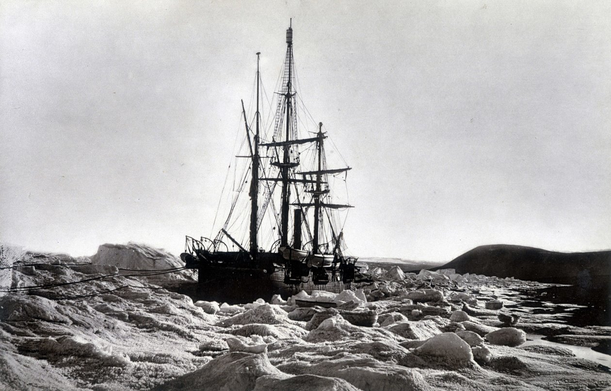 Nordpol: „Alert“ eingeklemmt in der Nähe von Kap Beechey, Robeson-Kanal - in „Narrative of a voyage to the Polar See during 1875-76“, G.S. Nares, ed. London von English Photographer