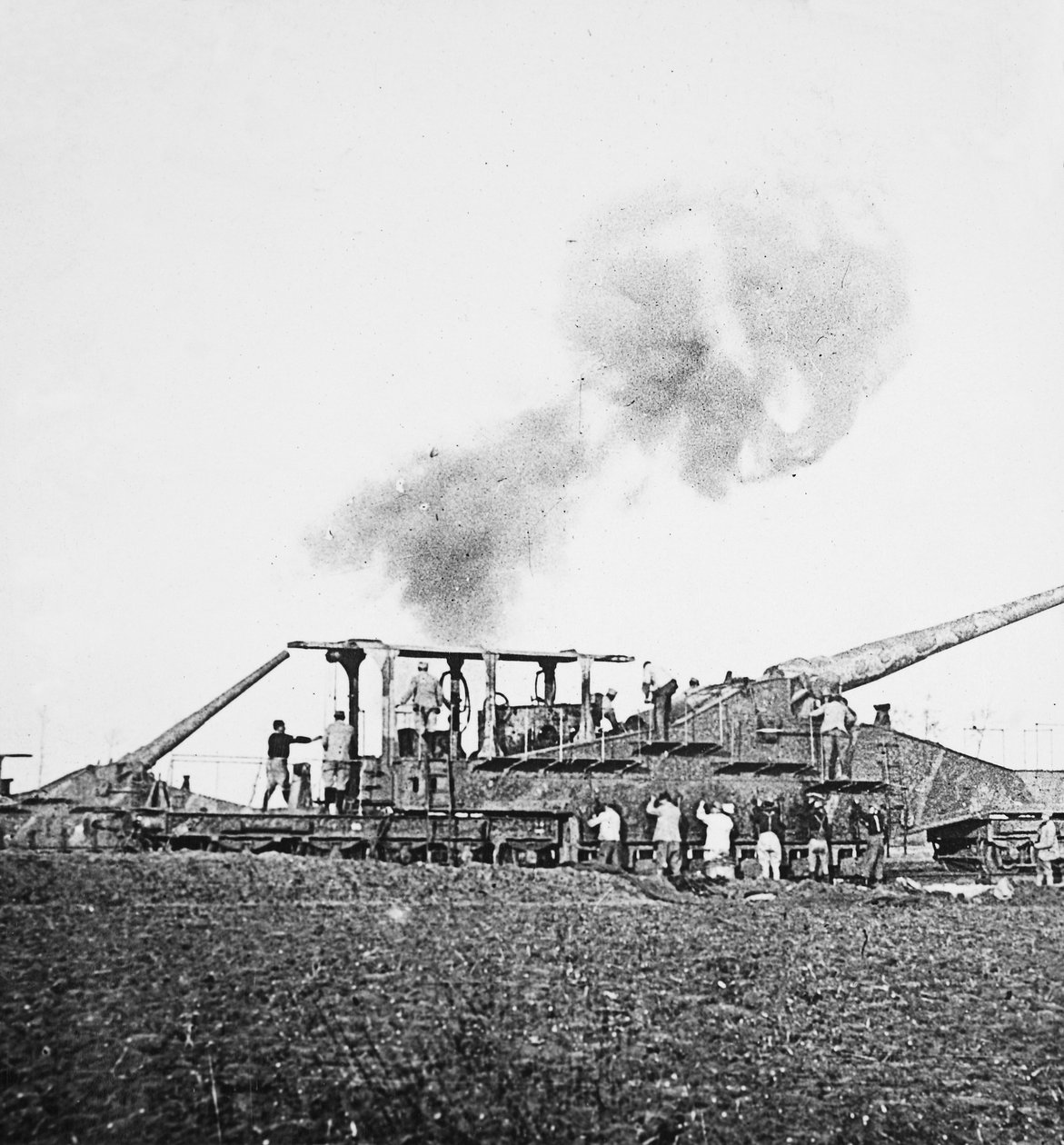 Unsere 16-Zoll-Eisenbahngeschütze zerstören die deutschen Betonstellungen und öffnen den Weg für die Infanterie von English Photographer