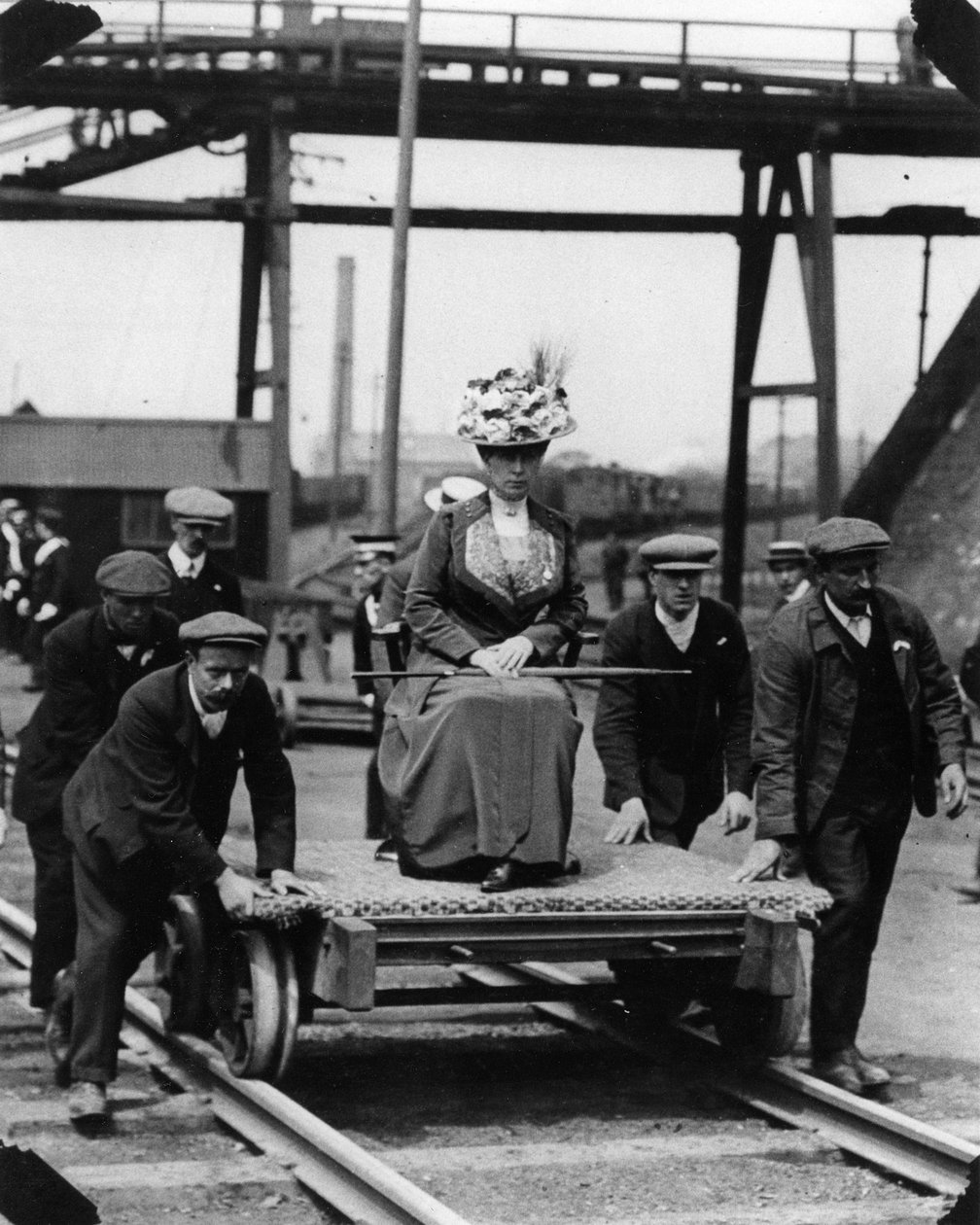 Die Königin besucht eine Eisenbahn von English Photographer