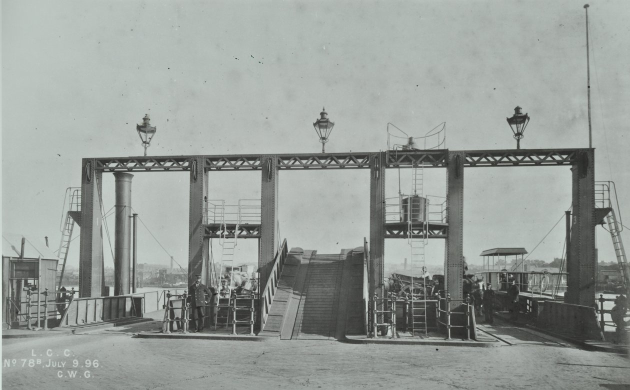 Ansicht der Woolwich Ferry, 1896 von English Photographer