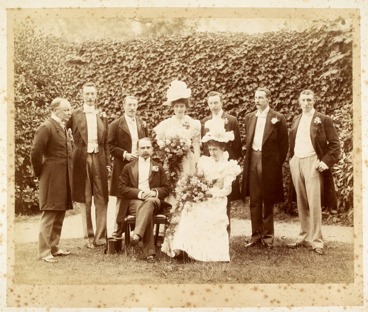 Hochzeitsporträt von Francis Edward Younghusband und Helen Augusta Magniac, Datchet von English Photographer