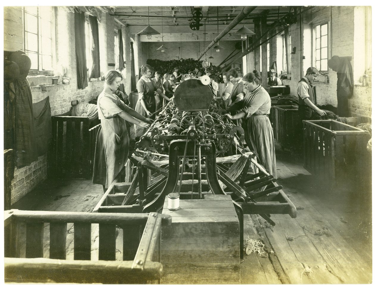 Wickelraum, Hughes Fabrik Nr. 2, 1923 von English Photographer