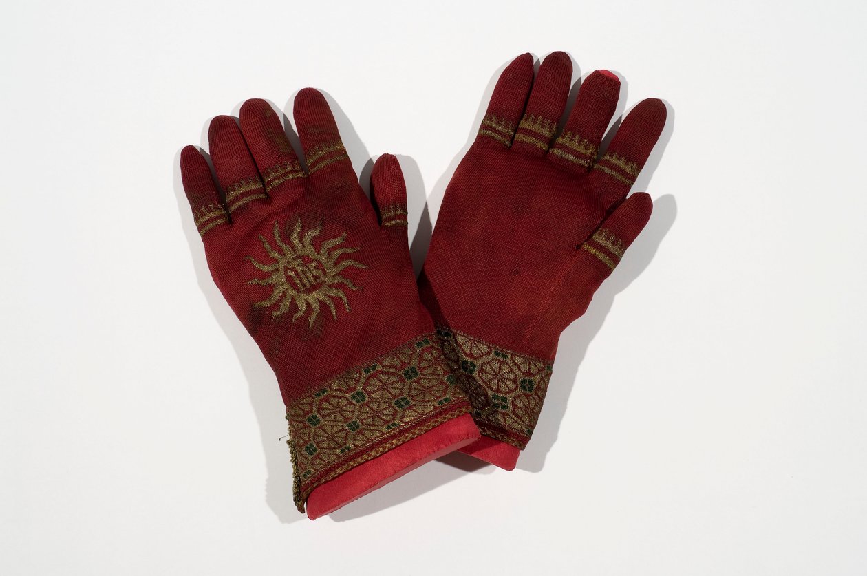 Ein Paar gestrickte Seidenhandschuhe, möglicherweise von Erzbischof William Warham von English School