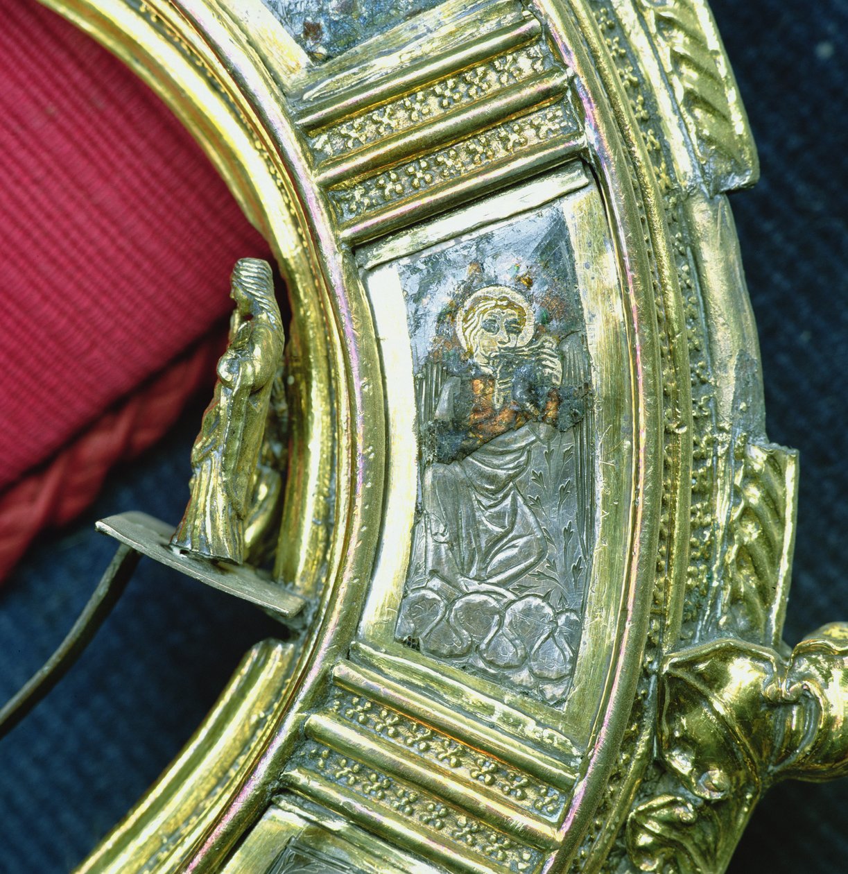Engel, der die Trompete spielt, Detail vom Krummstab von William of Wykeham (ca. 1320-1404) von English School