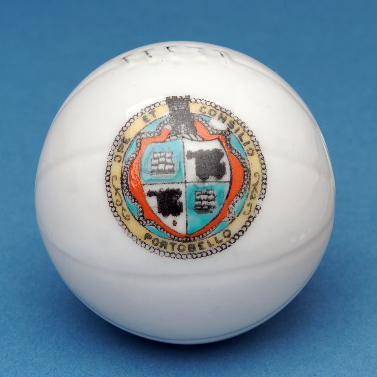 Wappen-Souvenir Miniaturfußball mit dekorativem Transfer des Portobello-Schildes (Keramik) von English School