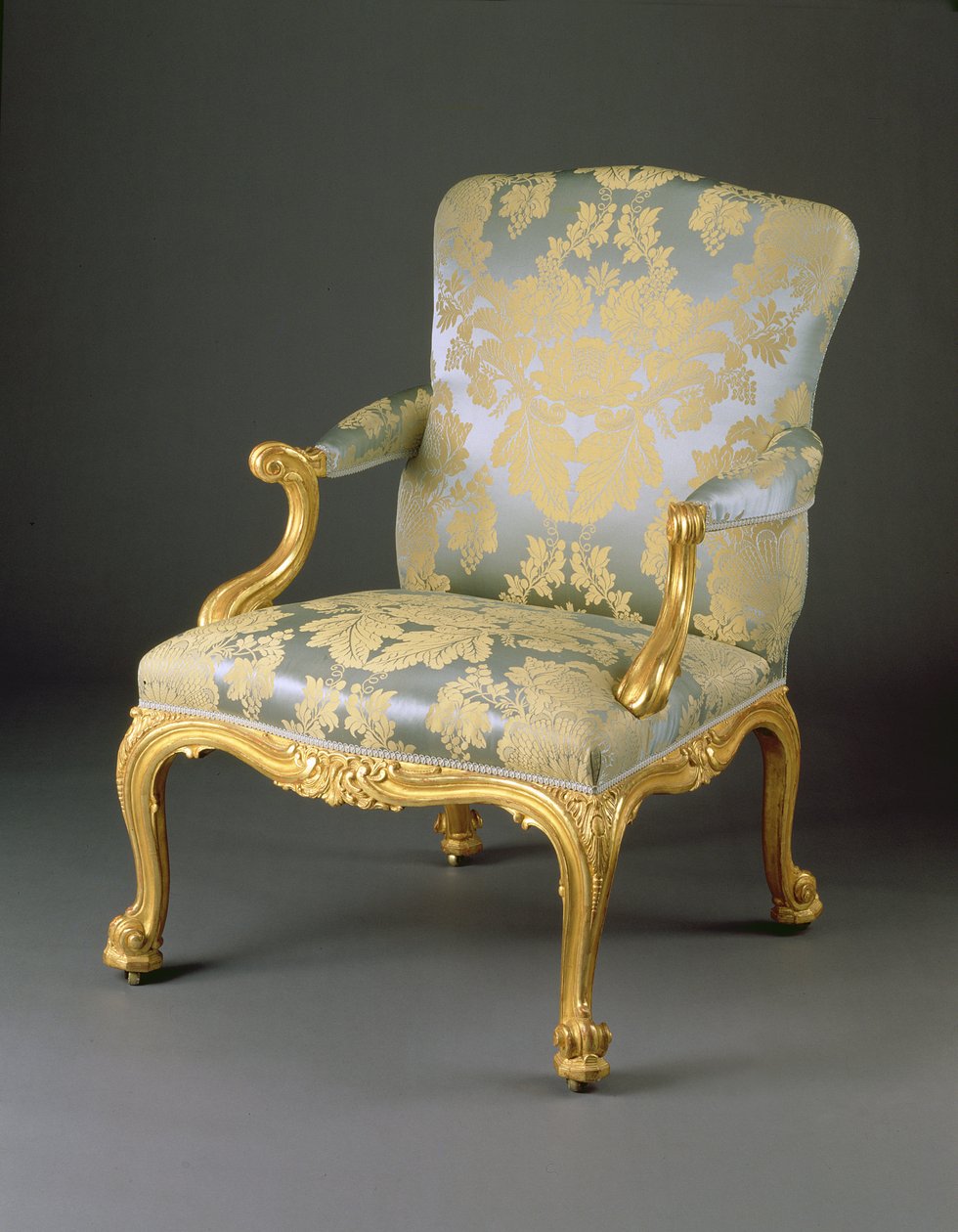 Einer aus einem Satz von vier George III Armstühlen, ca. 1765 von English School
