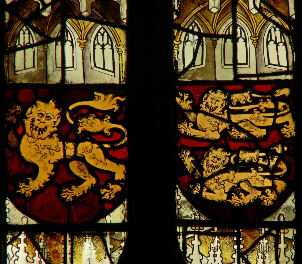 Fenster Ww mit Darstellung des königlichen Wappens von English School