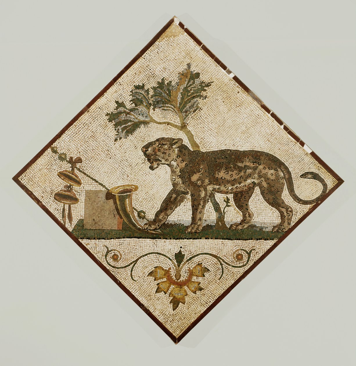 Panther mit dionysischen Symbolen. Aus Pompeji von Erich Lessing