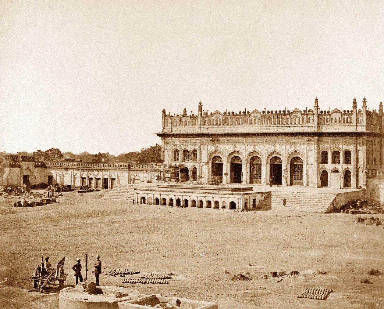 Das kleine Emaumbara, Lucknow von Felice Beato