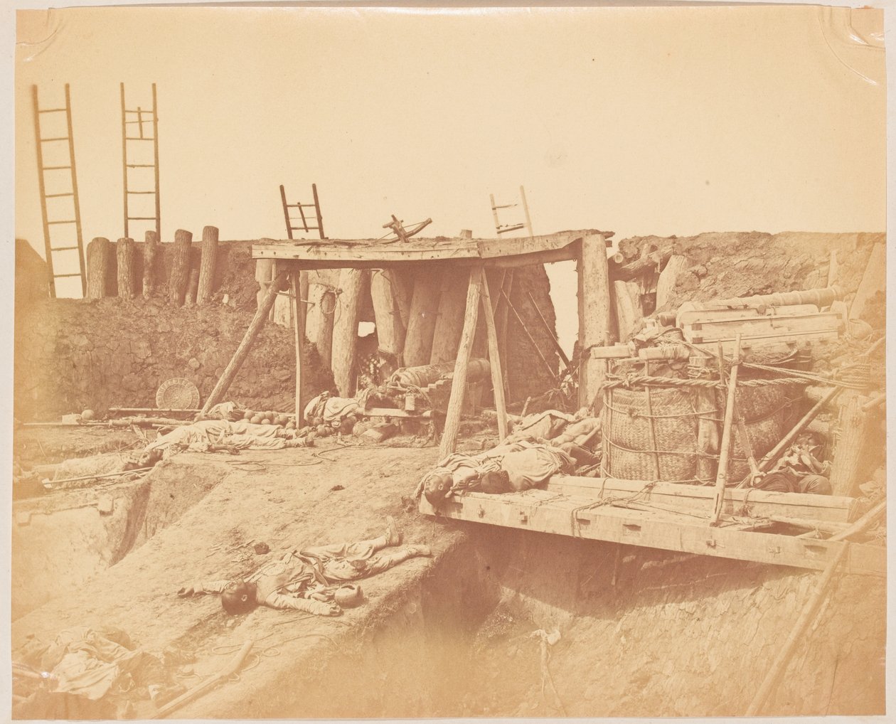 Innenansicht des Taku-Forts von Felice (1825-c.1908) Beato