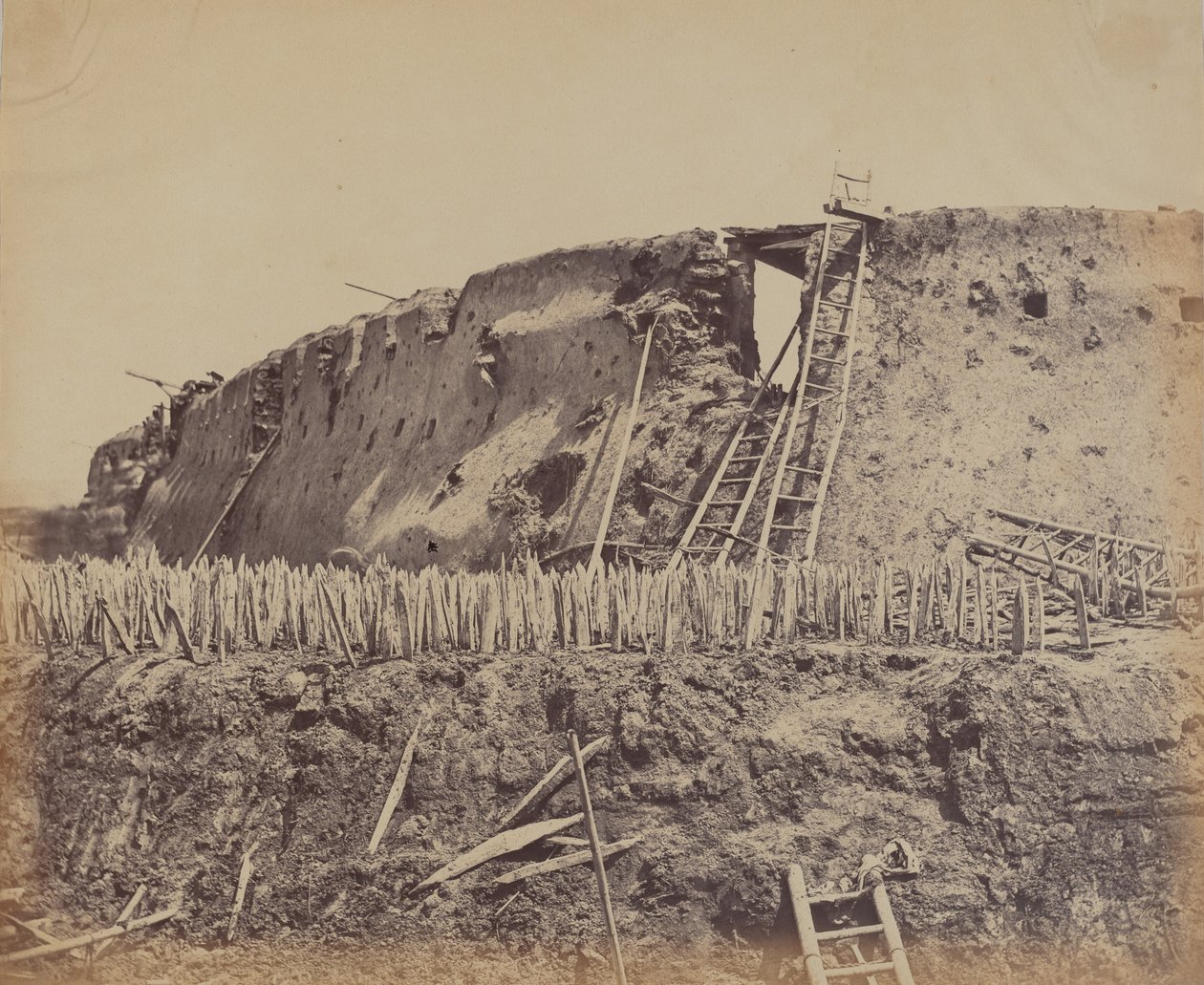 Winkel des Nord-Taku-Forts, an dem die Franzosen eintraten, 21. August 1860 von Felice Beato