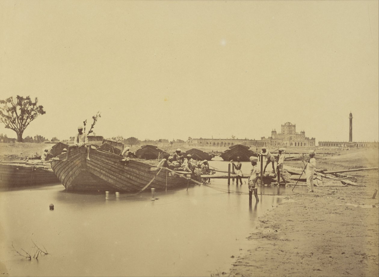 Bootsbrücke unterhalb des Martinière College am Gomti-Fluss von Felice Beato