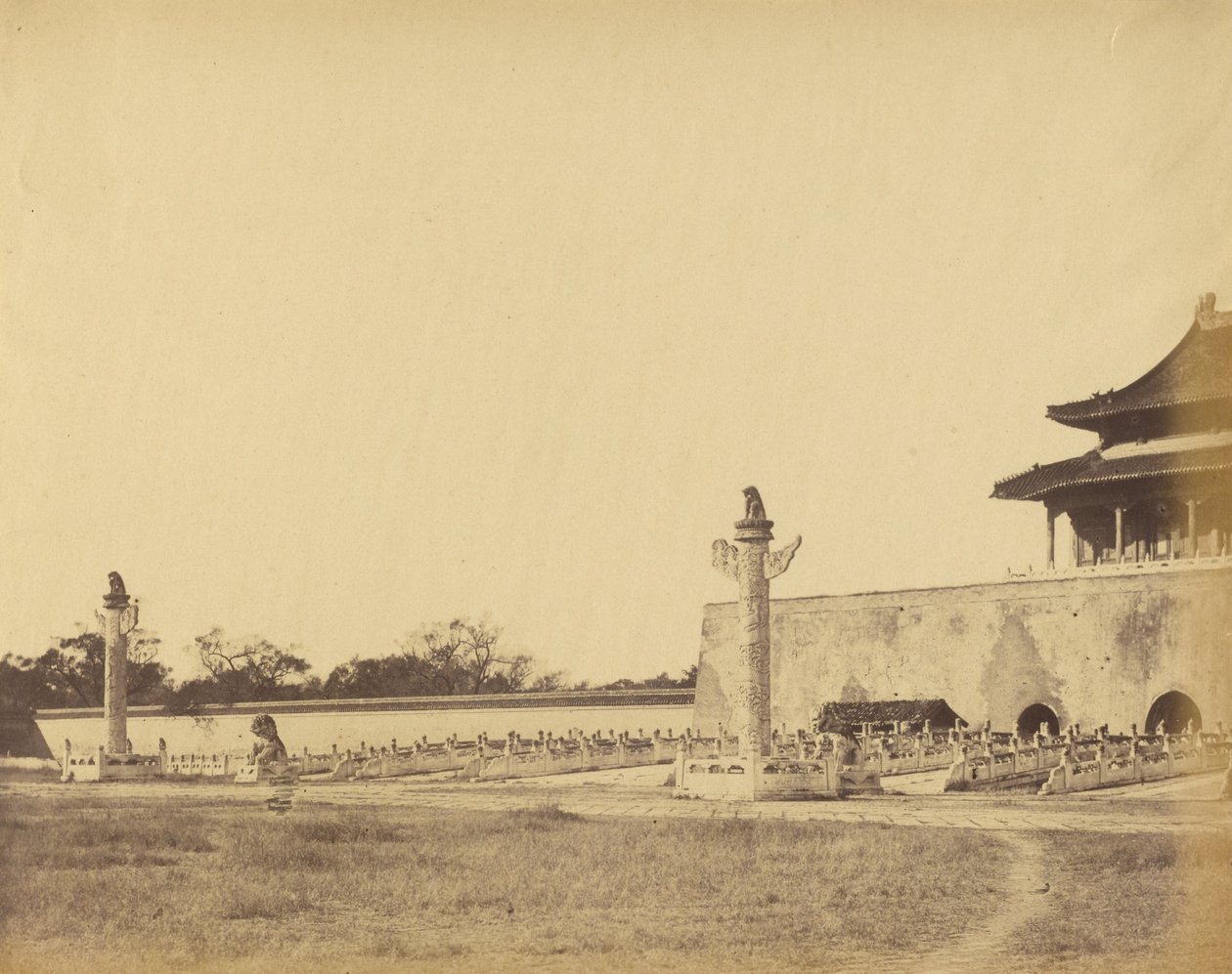 Eingang zum Winterpalast, Peking, Oktober 1860 von Felice Beato