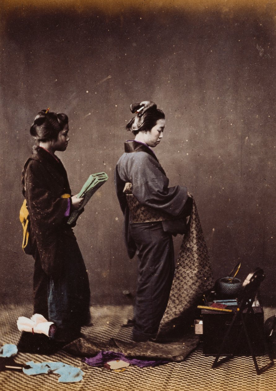 Japanische Frauen beim Ankleiden, ca. 1870-1880 von Felice Beato