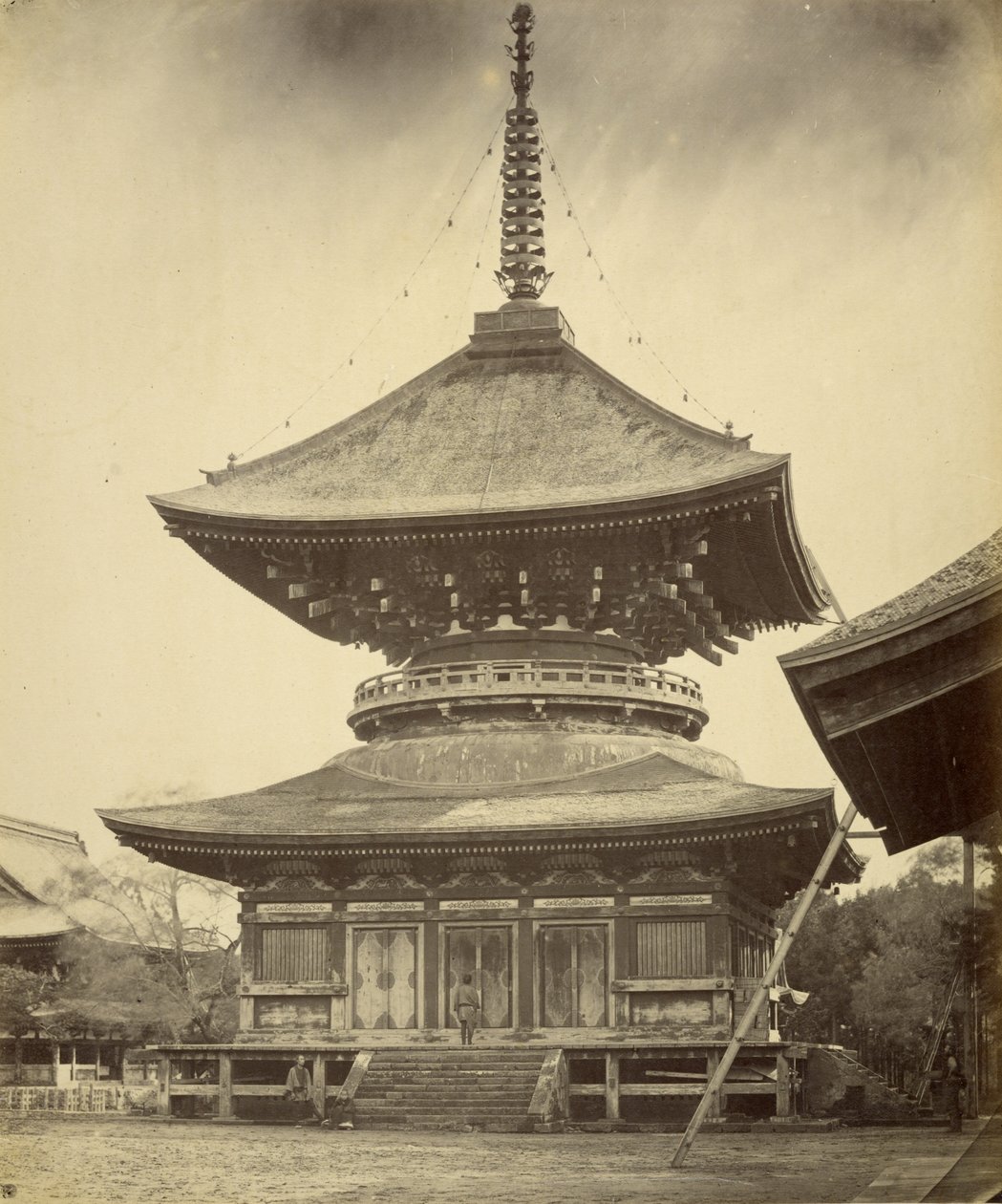 [Einstöckige Pagode, Hachiman-Schrein, Kamakura] von Felice Beato