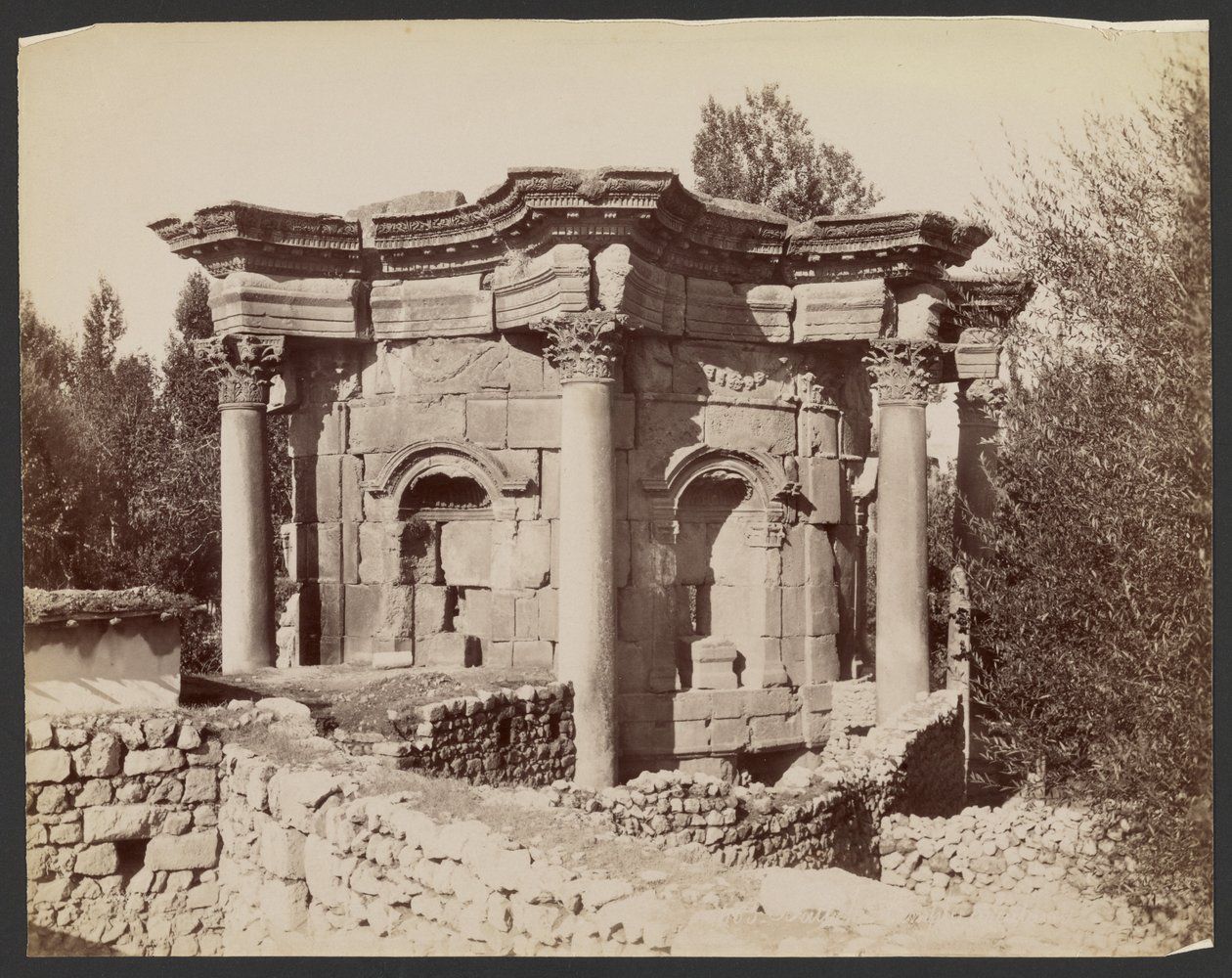 Baalbek, Tempel der Venus von Félix Bonfils