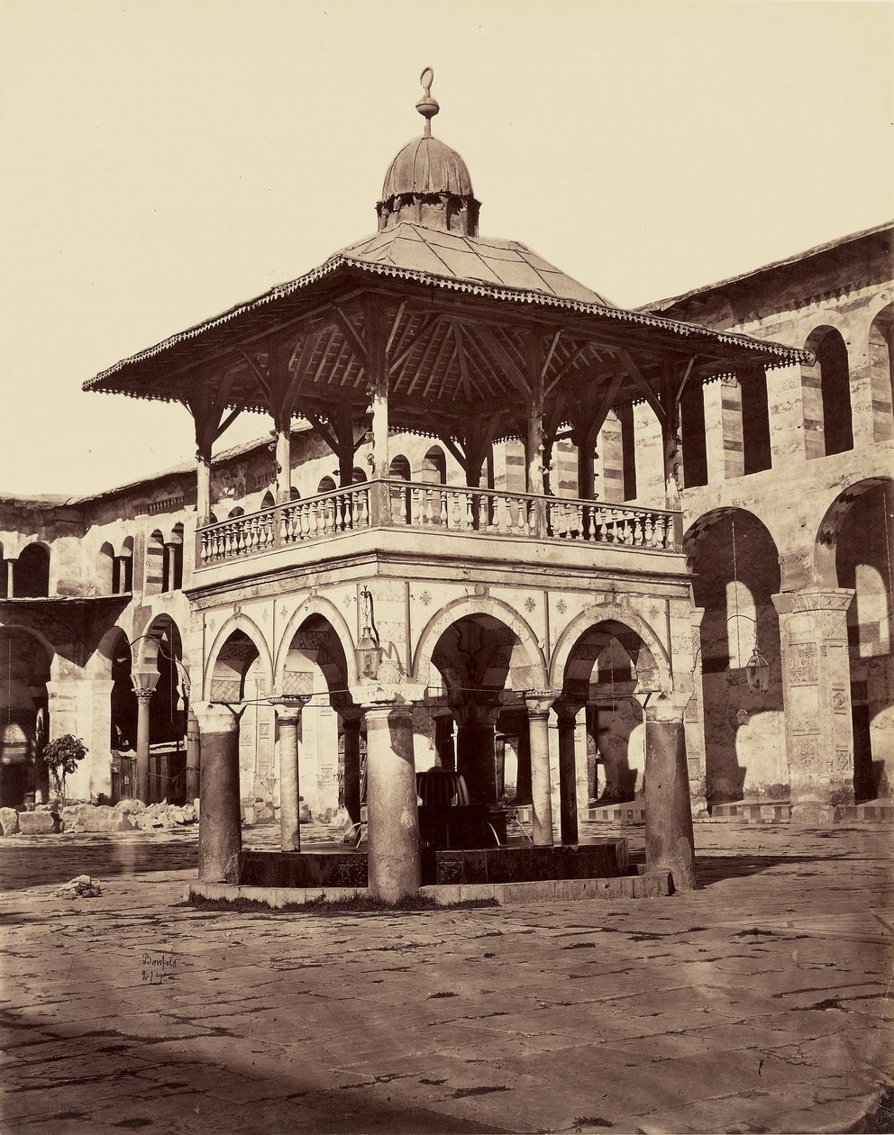Brunnen im Inneren der Großen Moschee - Damaskus von Félix Bonfils