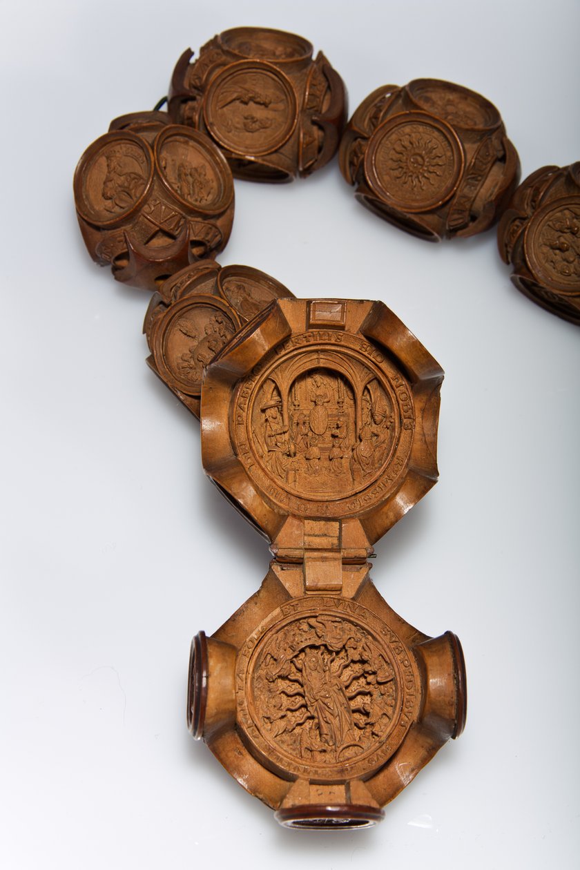 Rosenkranz von Heinrich VIII., Detail der offenen Pater-Perle von Flemish School