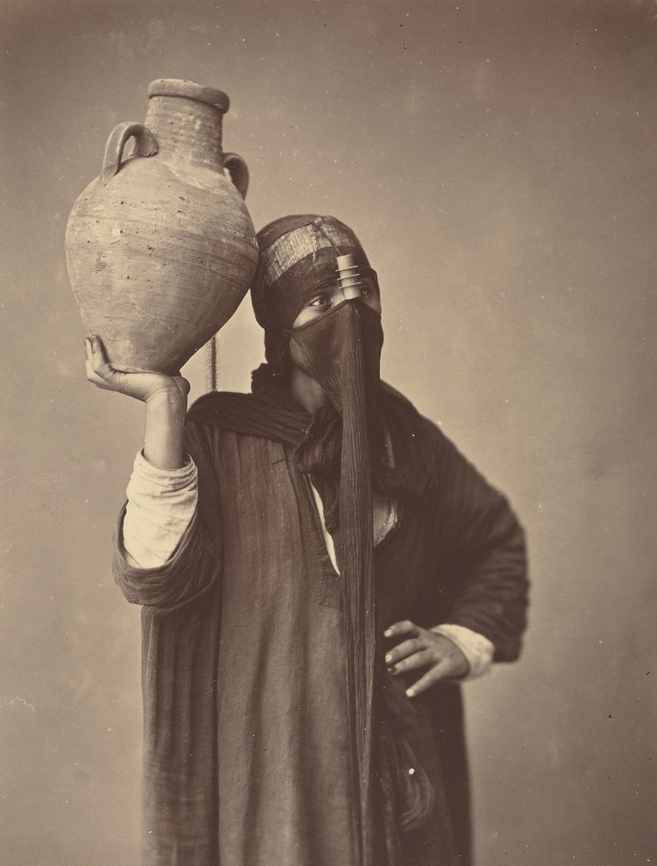 Wasserträgerin in Kairo, ca. 1870 von Félix Bonfils