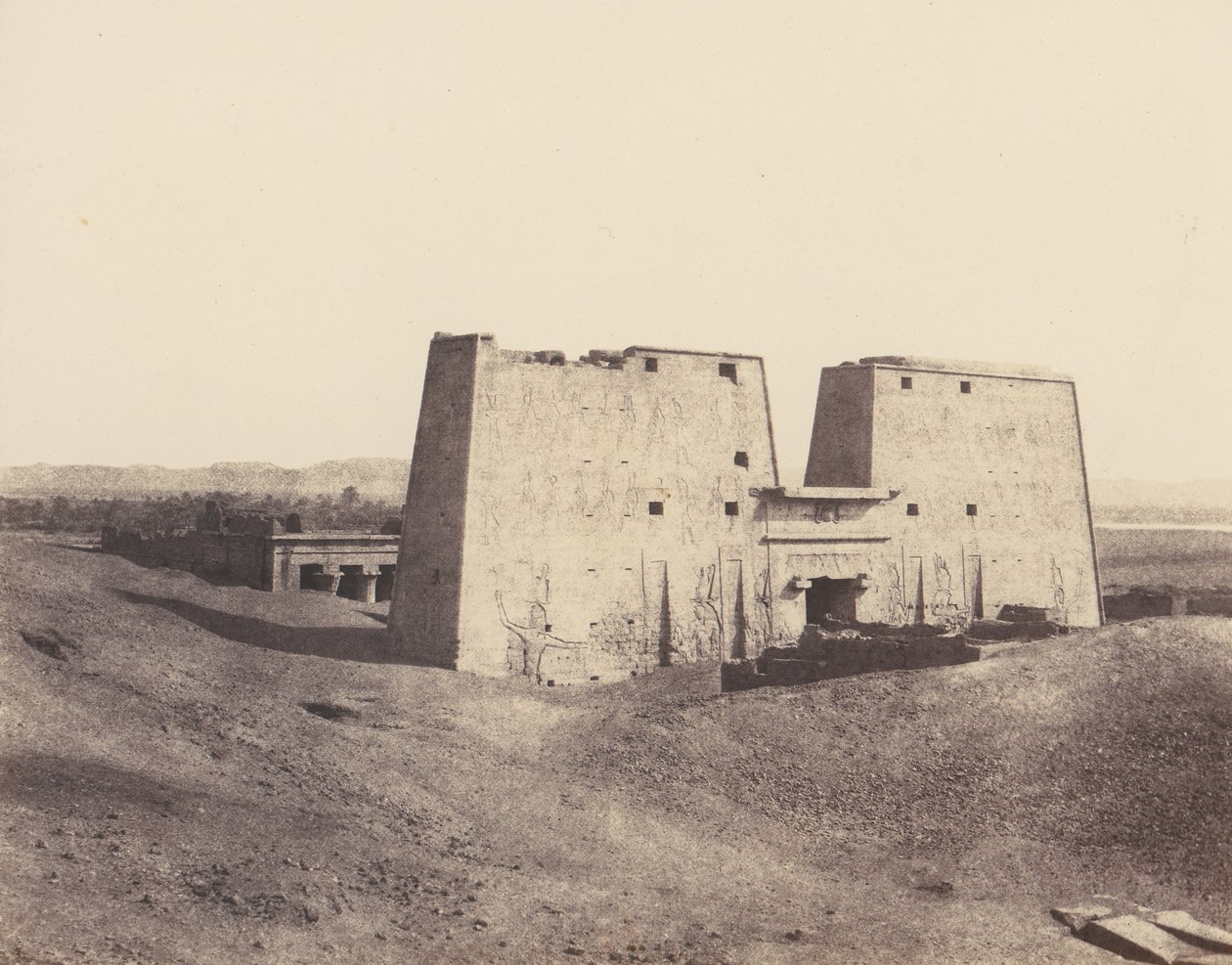 Edfou Apollonopolis Magna, Gesamtansicht des Tempels, 1851-52, gedruckt 1853-54 von Félix Teynard