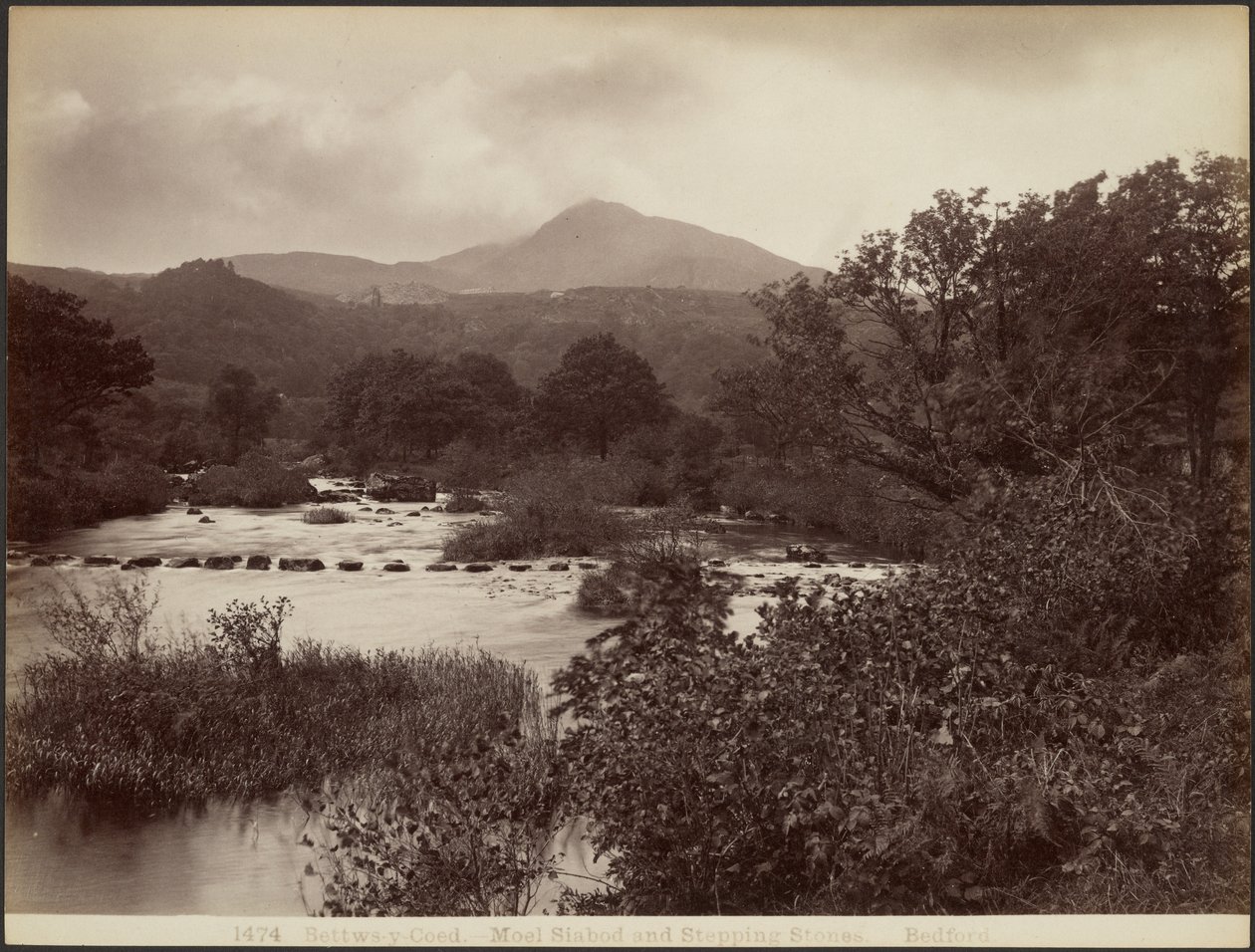 Bettws-y-Coed. Moel Siabod und Trittsteine von Francis Bedford