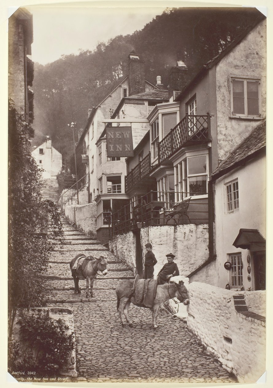 Clovelly, das New Inn und die Straße, 1860-94 von Francis Bedford