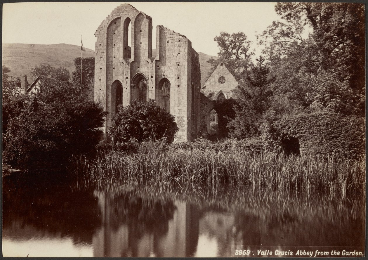 Valle Crucis Abtei vom Garten aus von Francis Bedford
