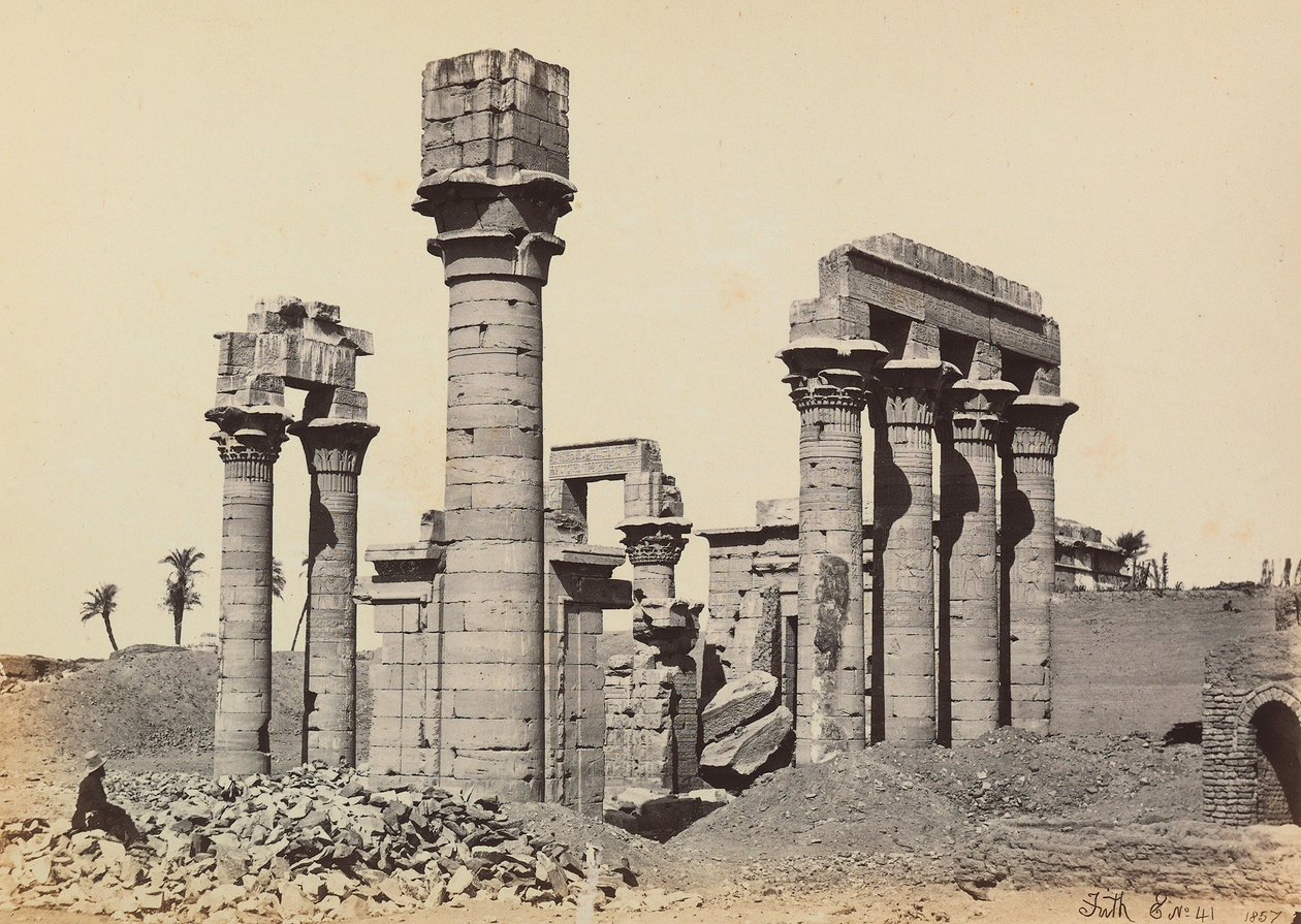 "Ägypten und Palästina": die Ruinen der Stadt Hermonthis mit dem Tempel der Kleopatra in Armant (Erment) bei Theben, Ägypten von Francis Frith