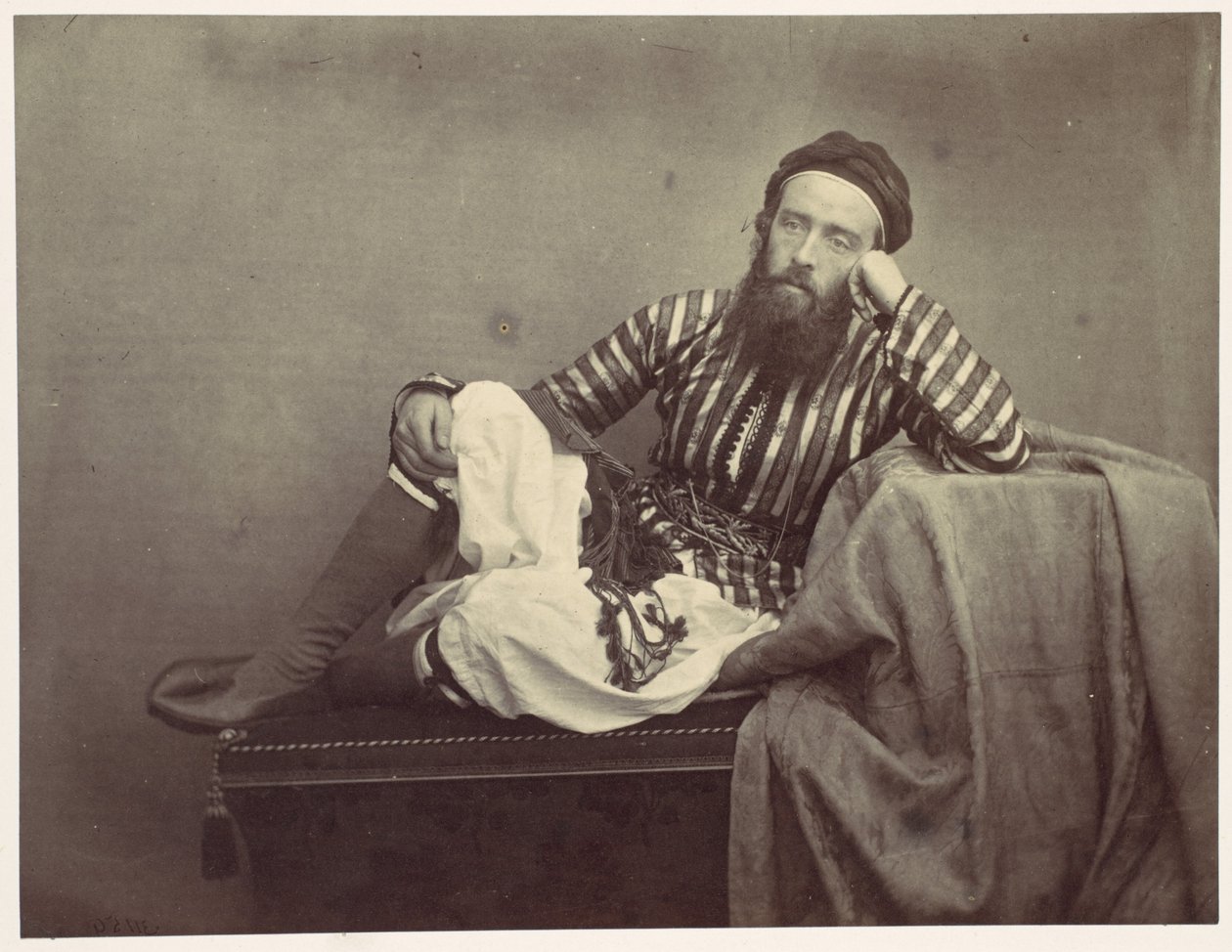 Porträt in türkischer Sommertracht von Francis Frith