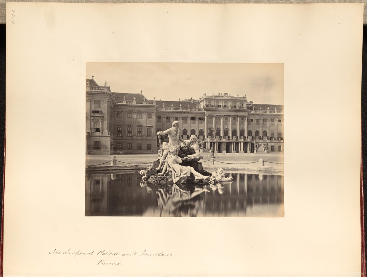 Die Kaiserliche Hofburg und der Brunnen, Wien von Francis Frith