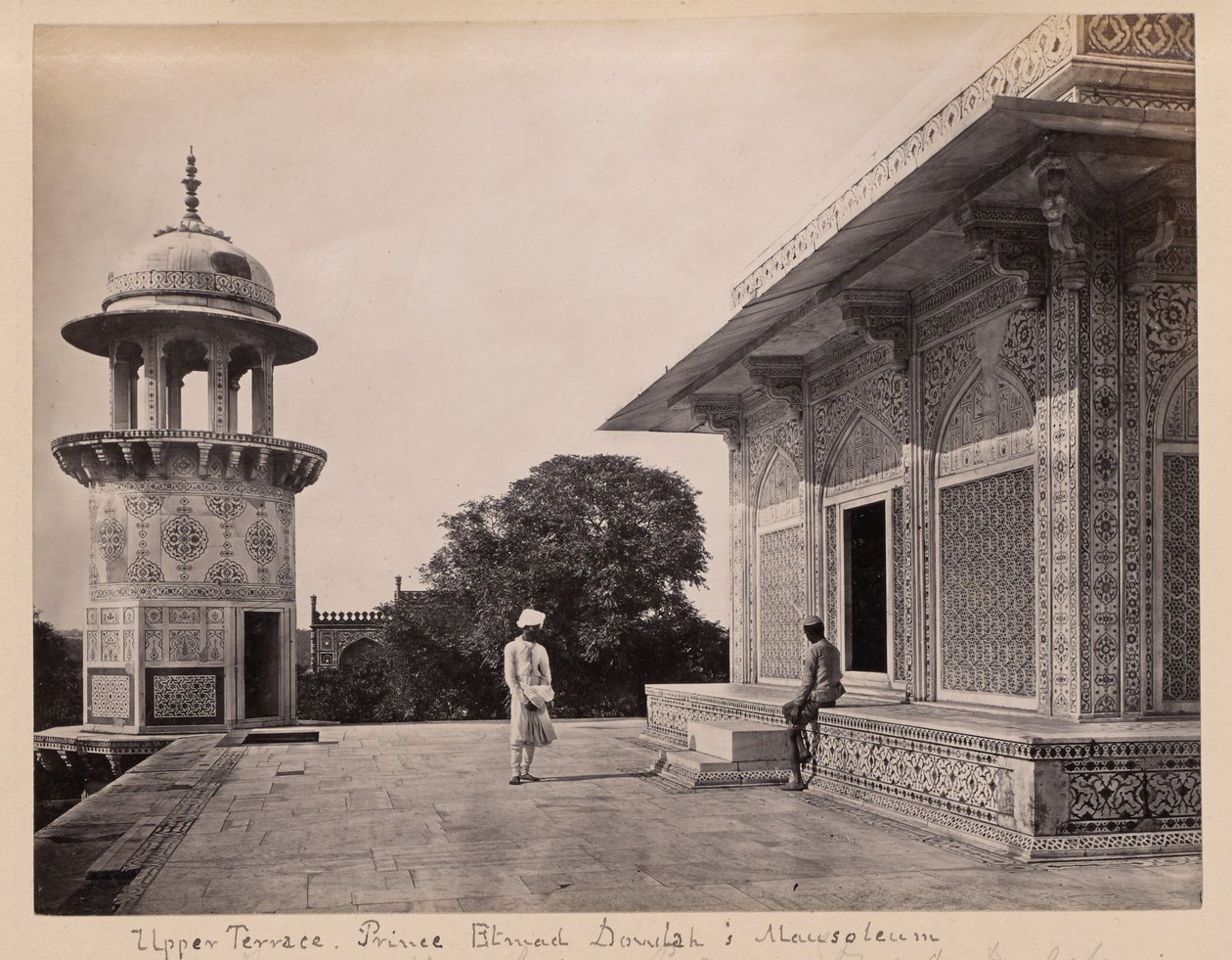 Obere Terrasse, Prinz Etmad Dowlah; Mausoleum, Agra von Francis Frith