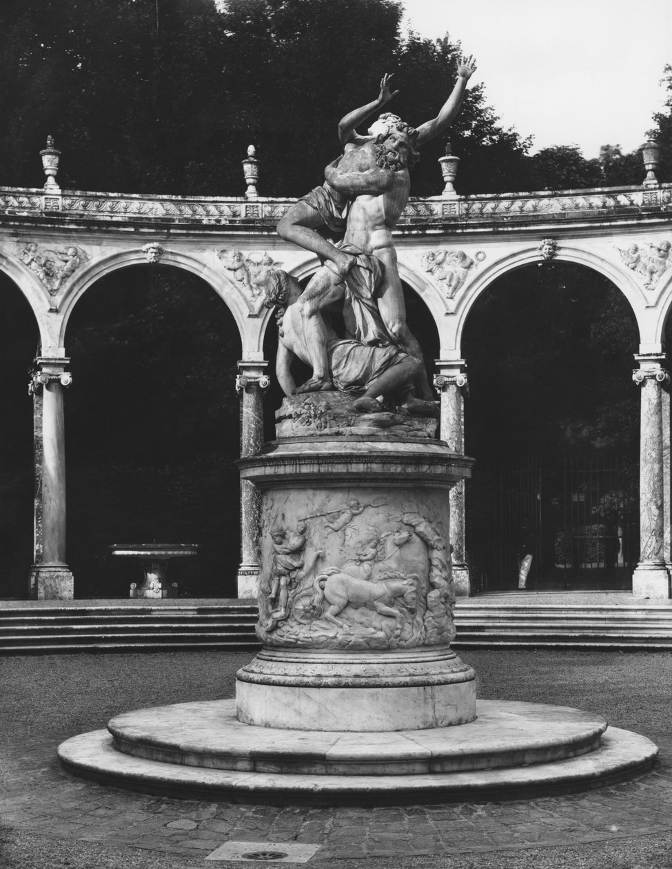 Raub der Proserpina durch Pluto, während eine ihrer Begleiterinnen sie zurückhält, Hain der Kolonnade von Francois Girardon