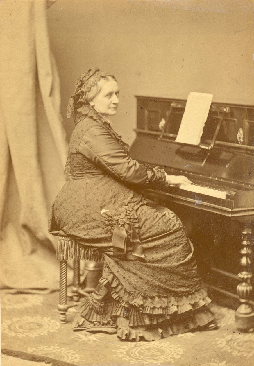 Porträt von Clara Wieck-Schumann 1819-1896 am Klavier, ca. 1878 von Franz Hanfstaengl
