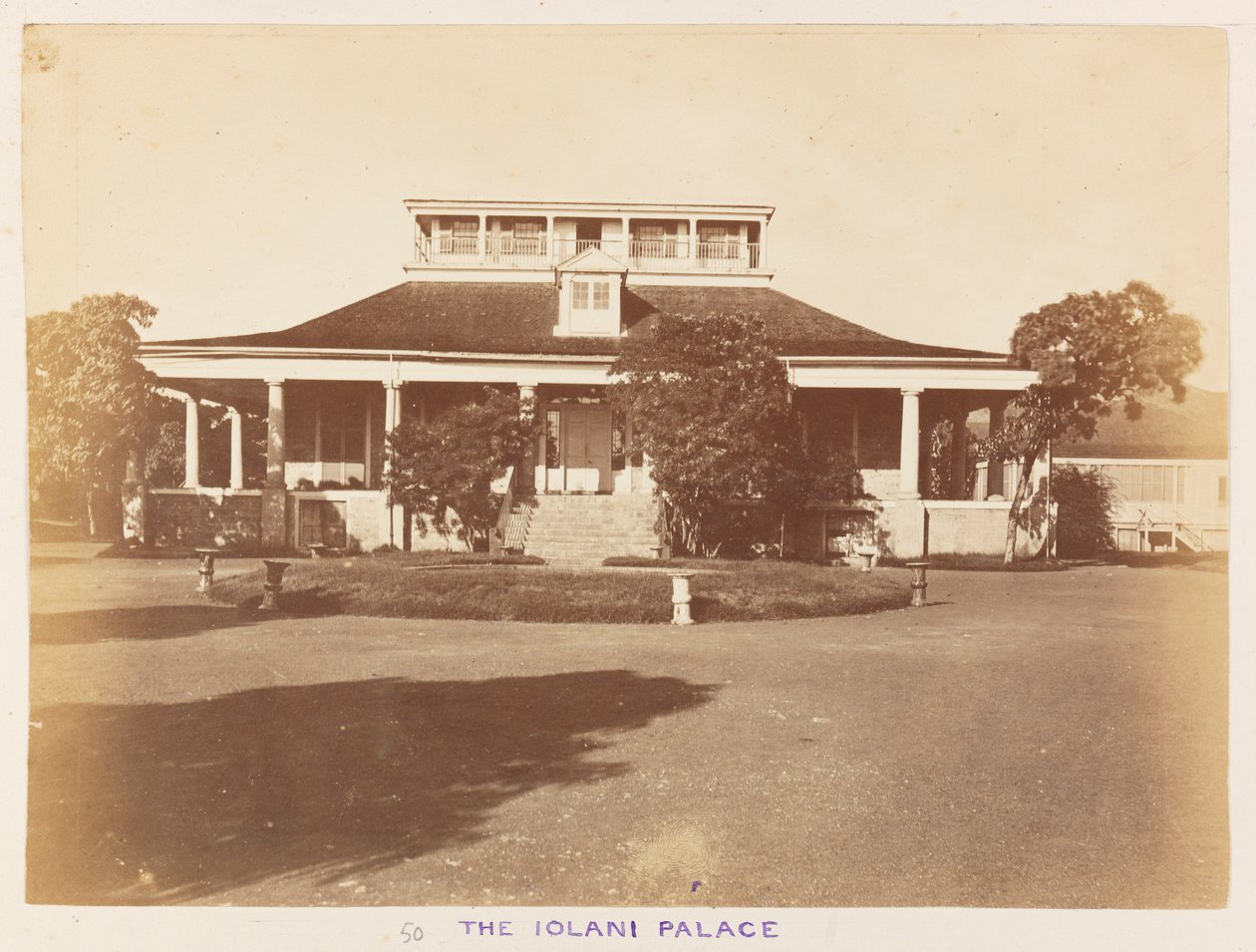 Pazifikstation auf der HMS Triumph - Foto 50, Der Iolani-Palast. Honolulu. von Frederick George Denham Bedford