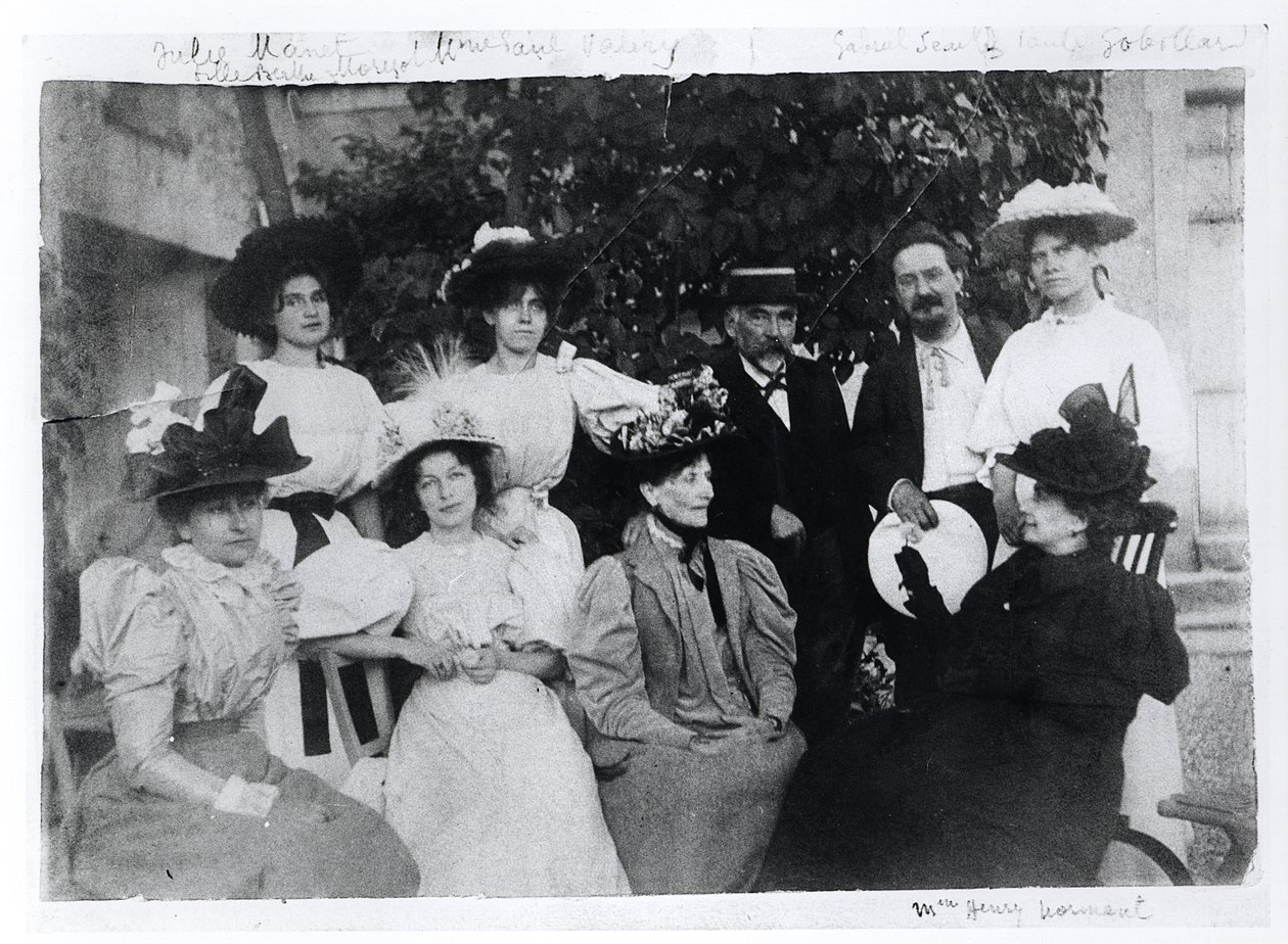 Gruppenporträt mit Stephane Mallarme (1842-98), Sommer oder Herbst 1896 von French Photographer