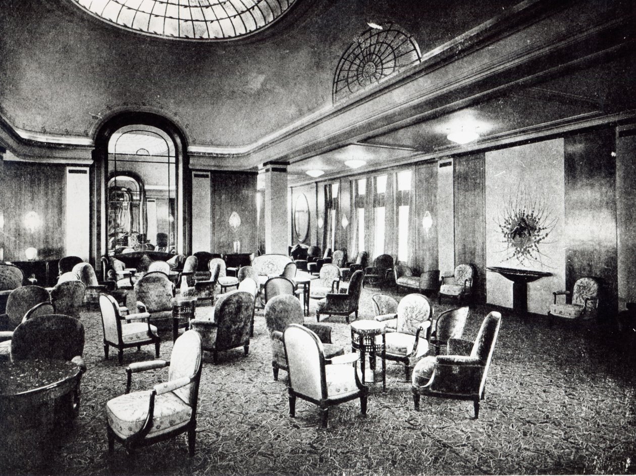 Der große Salon im Ozeandampfer Paris, Juli 1921 von French Photographer