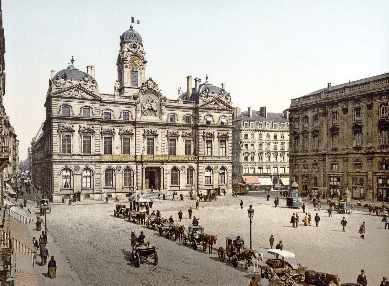 Rathaus von Lyon vom Place des Terreaux von French Photographer
