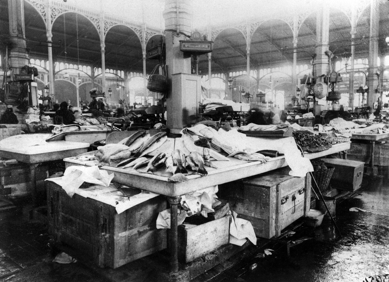 Der Fischmarkt in Les Halles, Paris, späte 19. Jahrhundert von French Photographer