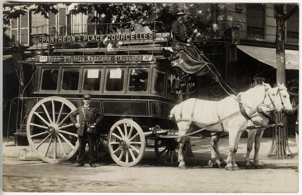 Die Patache (Sammelpferdekutsche) der Linie Pantheon Place Courcelles, Paris, mit Kutscher und Schaffner. Postkarte Anfang des 20. Jahrhunderts von French Photographer