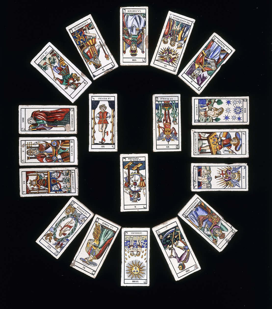 Ein französisches Steinzeugfliesenpaneel, dekoriert mit einem Deck von Marseiller Tarotkarten, 20. Jahrhundert von French School