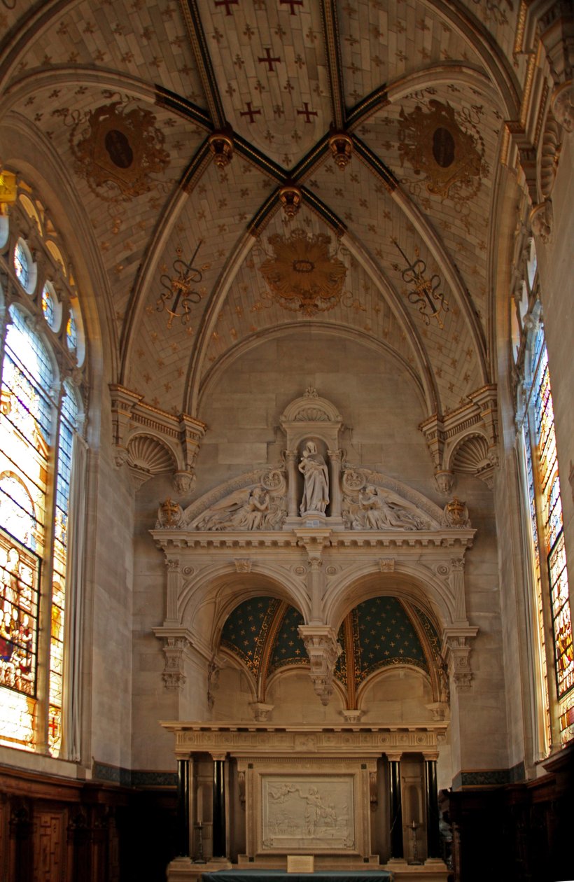 Ansicht der Kapelle im Schloss Chantilly von French School