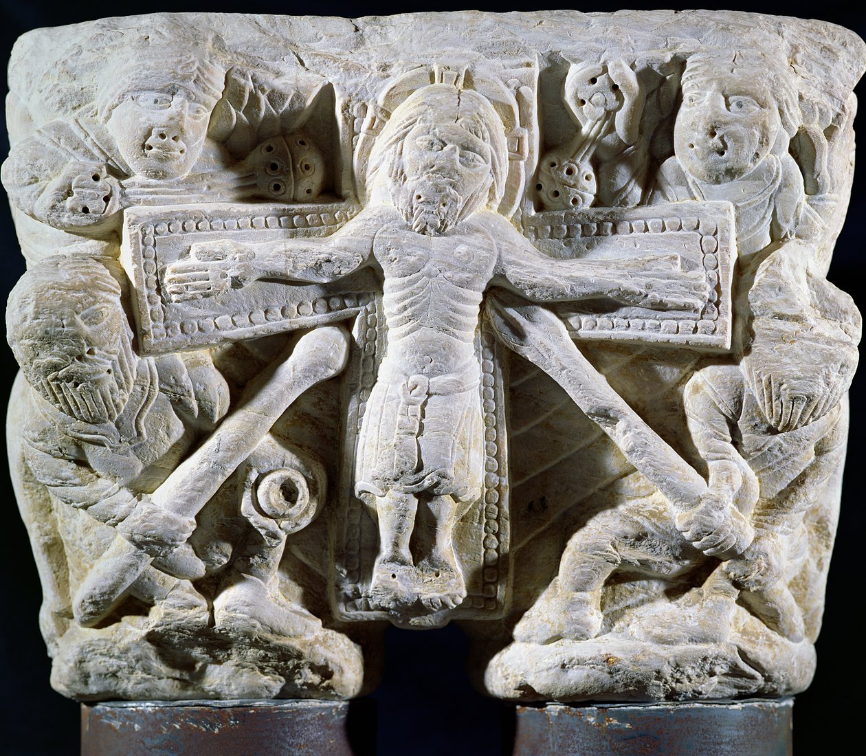 Christus am Kreuz, Relief auf einem Kapitell von Zwillingssäulen von French School